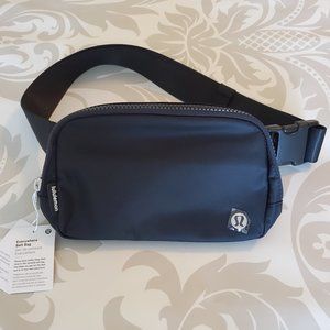 Lululemon Everywhere Belt Bag New with tags